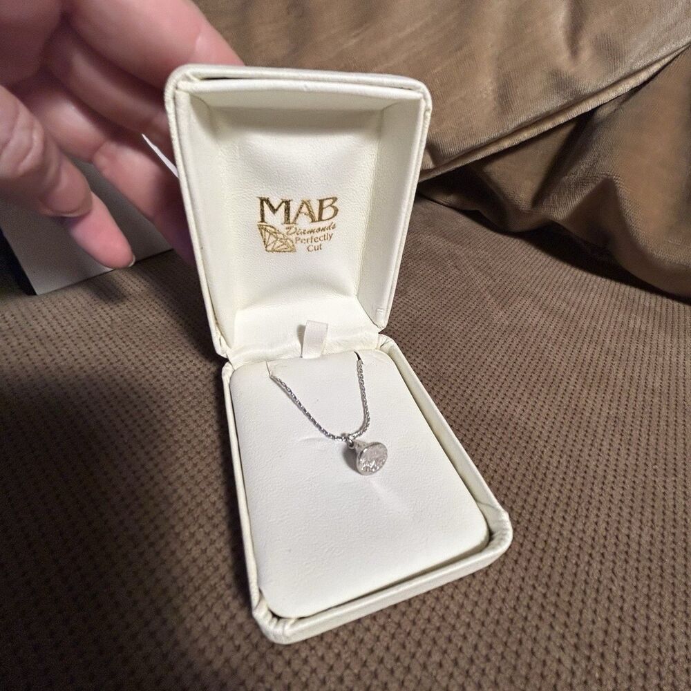 Sterling Silver Solid Vintage Hershey Kiss Pendant & Silver Chain in Jewelry Box - Picture 4 of 8